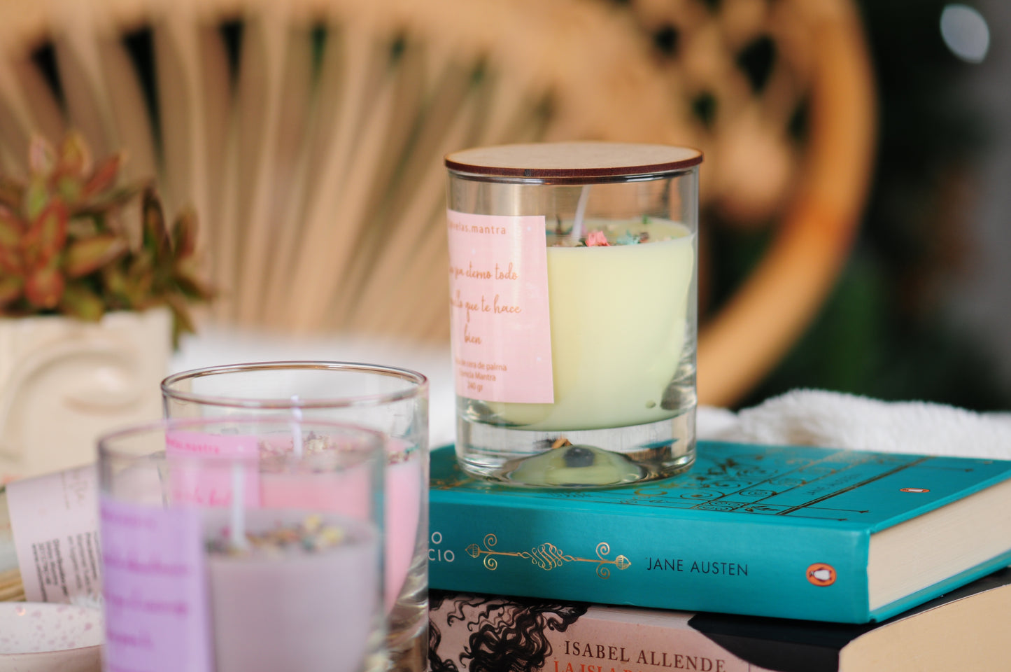 Velas Aromáticas Florales Esencia Mantra - Color Beige