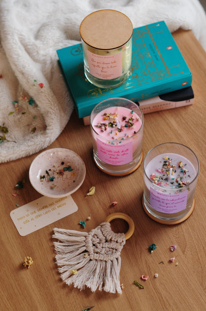 Velas Aromáticas Florales en esencia Uva - Color Lila