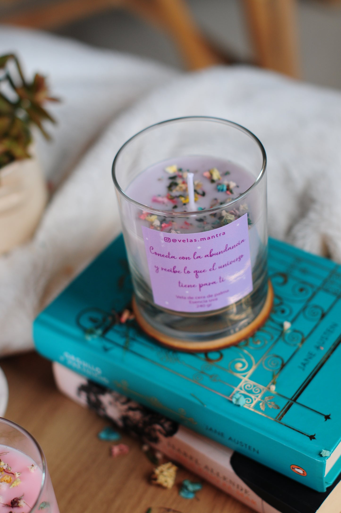 Velas Aromáticas Florales en esencia Uva - Color Lila