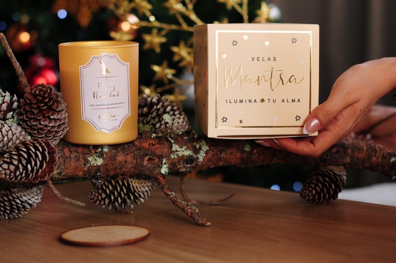 Velas Navideñas en Vidrio Dorado